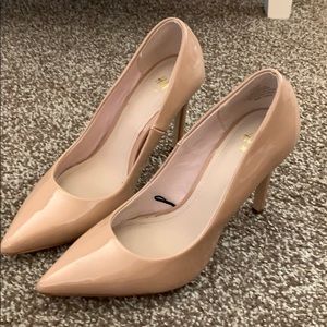 Tan heels - new